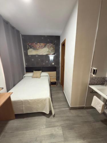 Chambre individuelle, supérieure, salle de bain privée