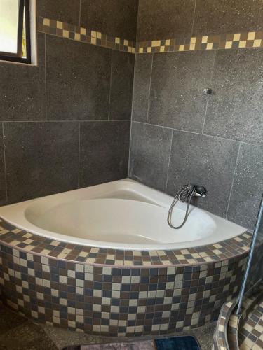 卫浴间, 17 Zurich Drive House in 马盖特