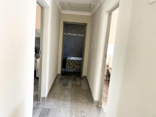 卫浴间, 17 Zurich Drive House in 马盖特