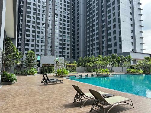 Modern Suite in Seri Kembangan | Nearby MRT - image 7
