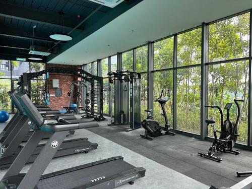 Modern Suite in Seri Kembangan | Nearby MRT - image 11