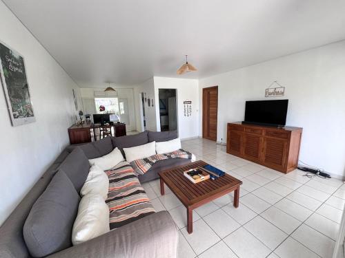 Villa Mirador vue mer et montagne in Petit-Bourg