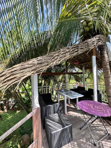 Градина, Villa Mirador vue mer et montagne in Petit-Bourg