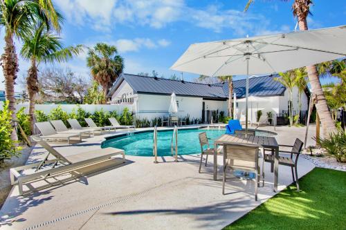 The Retreat at Anna Maria Island Inn - 수영장