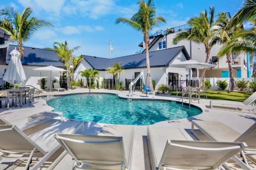 The Retreat at Anna Maria Island Inn - 수영장