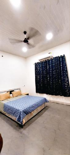 The Glimmer Hill Resort in Khambale