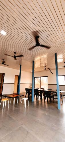 The Glimmer Hill Resort in Khambale