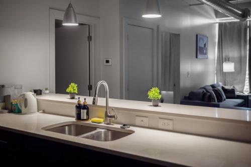 Cozy 2BR Getaway, King Bed, Free Parking, Cleveland (foto 3)
