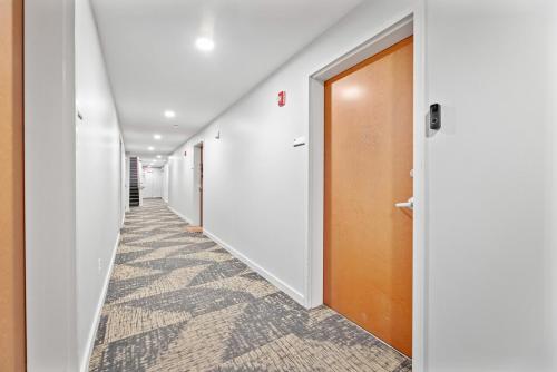 Cozy 2BR Getaway, King Bed, Free Parking, Cleveland (foto 8)