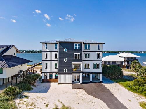 Black Tie Escape 8 bedrooms Waterfront Private Pool & Pier Sleeps 28 by Prickett Properties