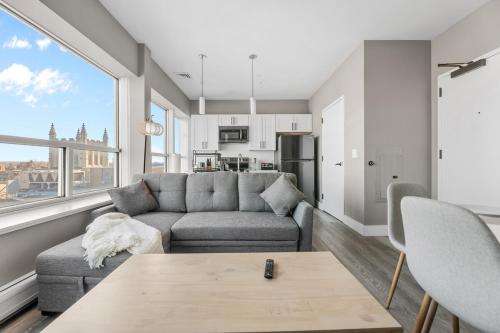 1BR Retreat, 2 Smart TVs, WiFi & Free Parking