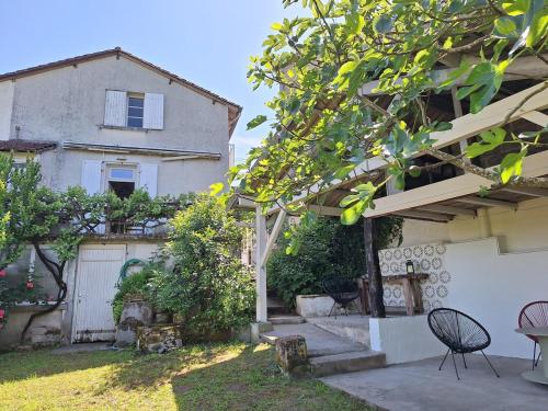 Eulalie ,maison de village avec jardin in Saint-Aulaye