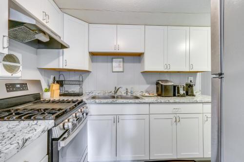 1 Mi to Sands Beach Walkable Island Home with Yard! in Port Royal