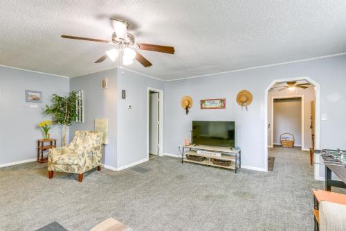 1 Mi to Sands Beach Walkable Island Home with Yard! in Port Royal