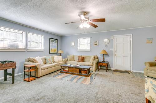 1 Mi to Sands Beach Walkable Island Home with Yard! in Port Royal