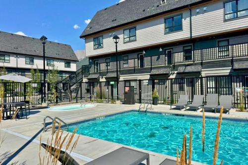 Cloudline Vista 3 BdrmTownhouse with Garage managed by Little Sister Getaways