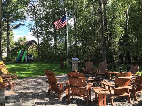4 BDRM - Hot Tub - Fire Pit in Old Forge, USA
