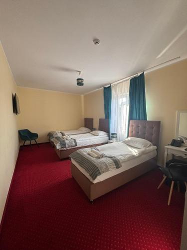 3 twin beds
