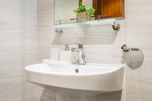 Stylish 1BR DunyaTower Apartment 2min to DubaiMall, Dubaj (zdjęcie 9)