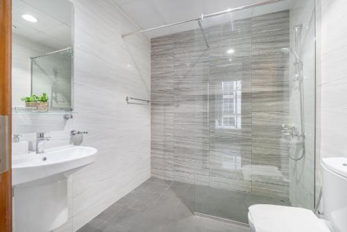 Stylish 1BR DunyaTower Apartment 2min to DubaiMall, Dubaj (zdjęcie 8)