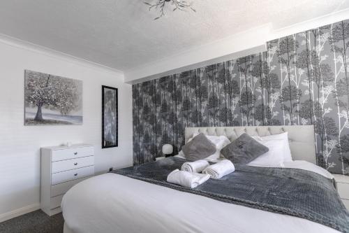 Hullidays - 'Old School Penthouse' Trinity Square - image 11