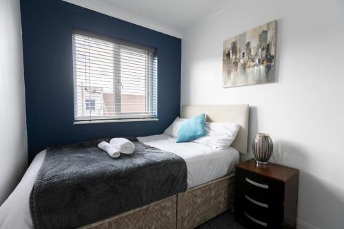 Hullidays - 'Old School Penthouse' Trinity Square - image 9