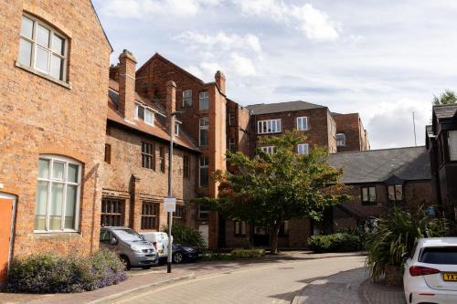 Hullidays - 'Old School Penthouse' Trinity Square - image 7