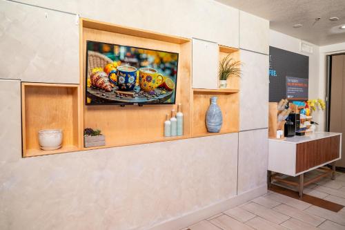 Holiday Inn Express Hotel & Suites Hesperia an IHG Hotel - image 8