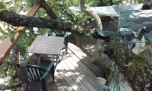 Buitenkant, B&B La Cabane Insolite in Mones