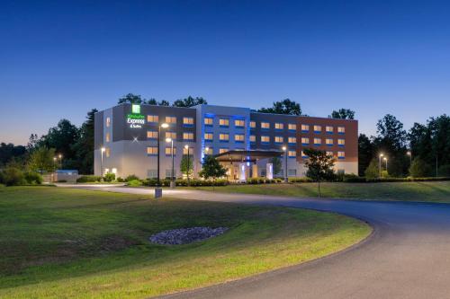 Holiday Inn Express Queensbury-Lake George Area by IHG