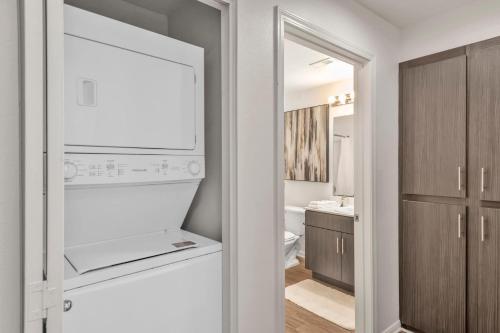 Deluxe Living in Marina Del Rey - Pool, Hot Tub, Gym, Los Ángeles (foto 10)