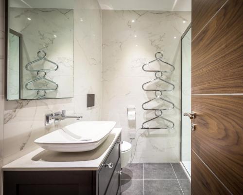 Double Room image 10