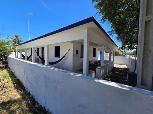 Casa de praia pet friendly muito aconchegante a dois minutos da praia! in São Francisco De Itabapoana