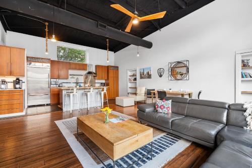 Contemporary 3BR Country Gem Swim Spa & Fire Pit in 드리핑 스프링 (TX)