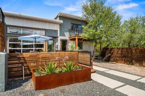 Contemporary 3BR Country Gem Swim Spa & Fire Pit in 드리핑 스프링 (TX)