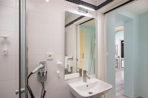 Gorgeous Prague Rooms - image 3