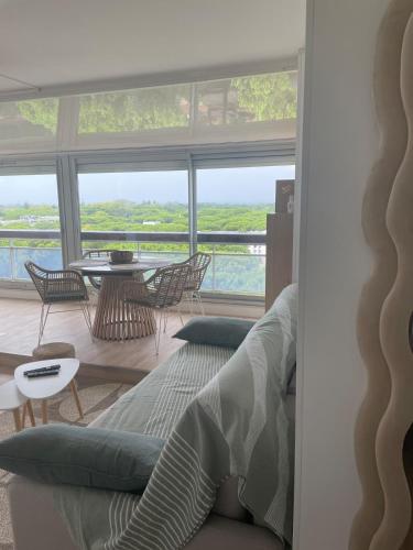 Vue panoramique pour ce grand studio en centre ville in ลา กรองด์ มอตต์