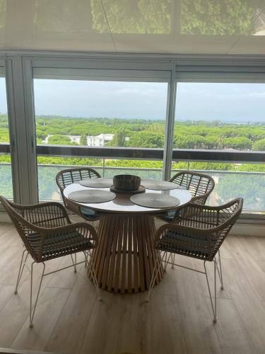 Vue panoramique pour ce grand studio en centre ville in ลา กรองด์ มอตต์