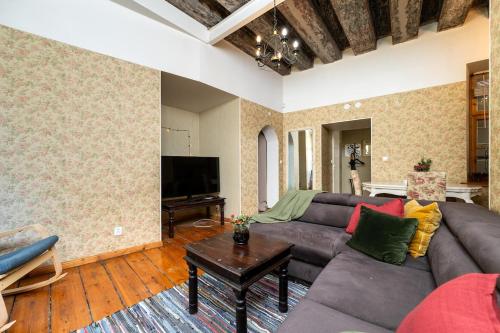 15th Century Flat with Parking, High Ceilings, Таллин (фото 8)