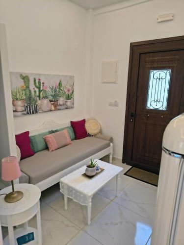Polidoros tiny house in Itanos