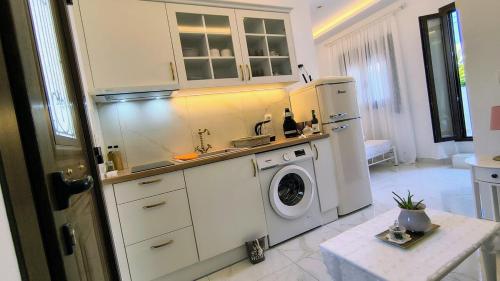 Polidoros tiny house in Itanos