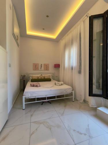 Polidoros tiny house in Itanos