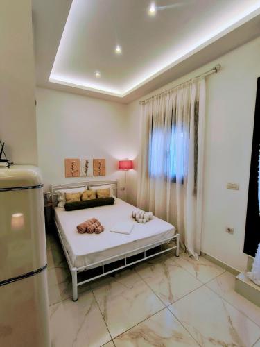 Polidoros tiny house in Itanos