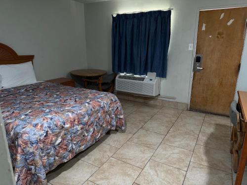 Apple Valley Motel - image 11