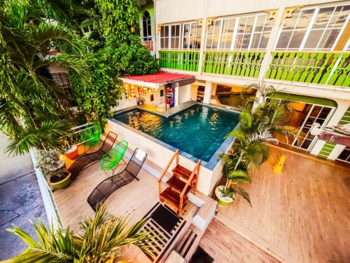 Swimming pool, Hotel Peten in Flores