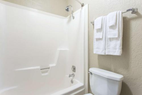 Dobson Ranch Inn Suites Llc Hotel Phoenix Az Deals Photos