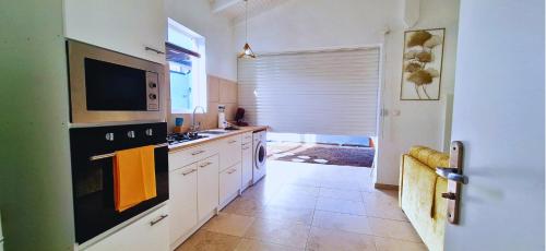 virtuve, Bungalow Pink Lemon & SPA in Massioux