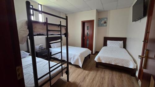 2 twin beds, 1 bunk bed
