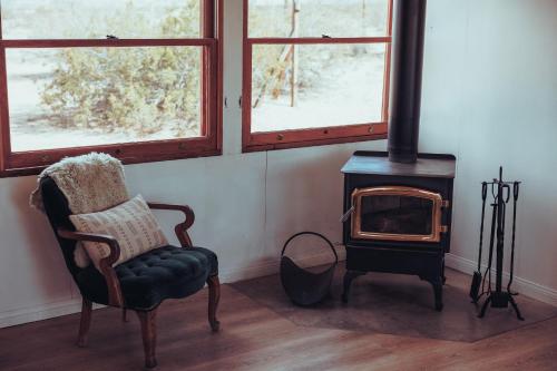 Private, peaceful cabin in North Joshua Tree, Sunfair Heights (фото 8)