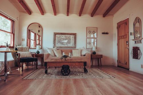 Private, peaceful cabin in North Joshua Tree, Sunfair Heights (фото 9)